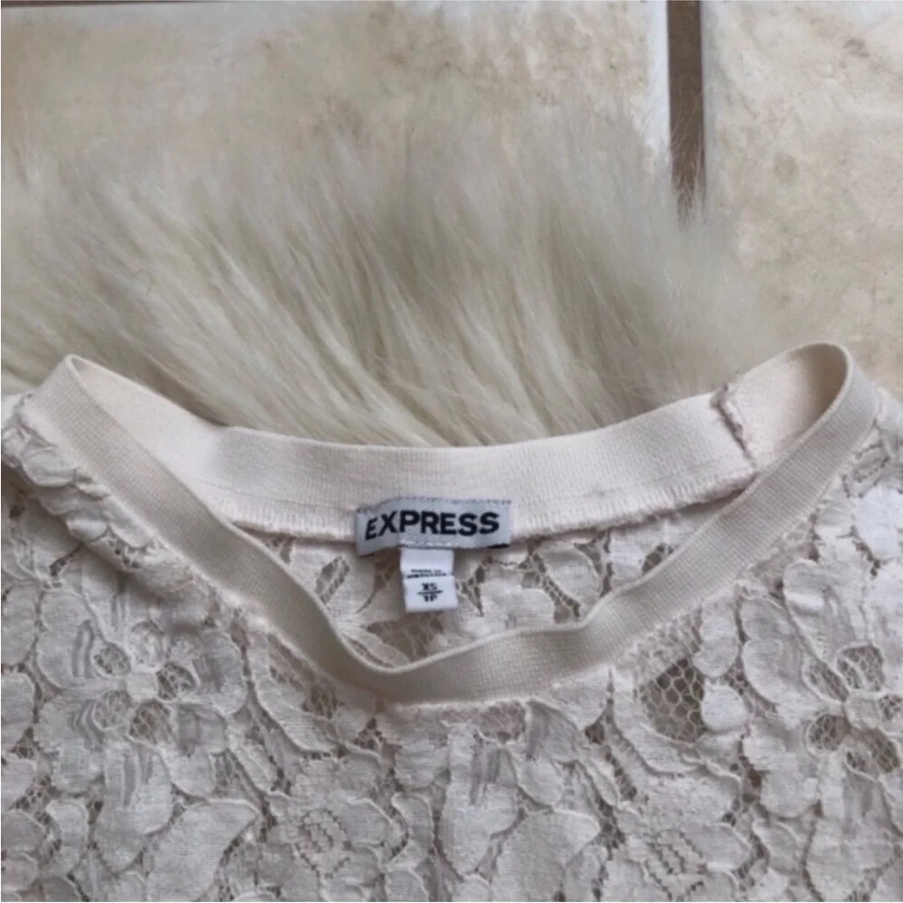 Express Lace Blouse - Picture 3 of 4